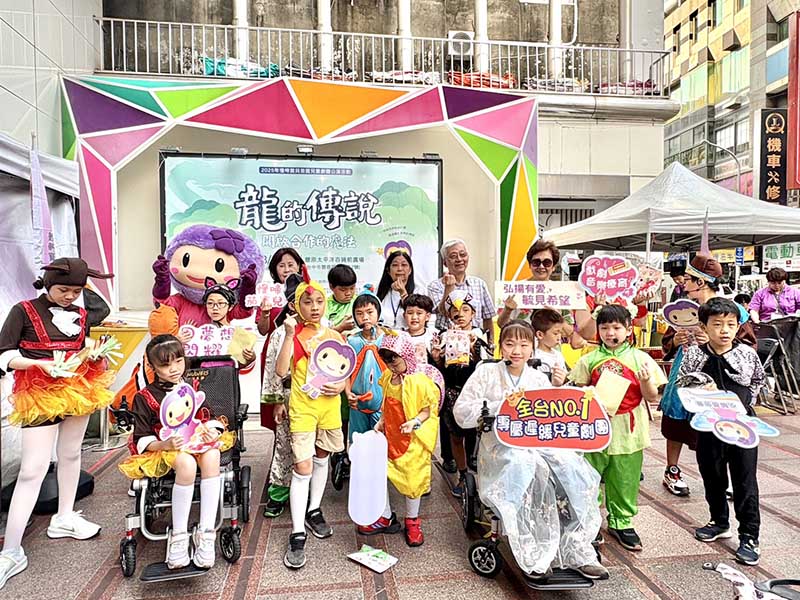 弘毓基金會於台中市豐原太平洋百貨1樓廣場舉辦婦幼社區宣導暨茄寶兒童劇團公演活動