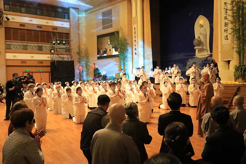 台中慈濟醫院歲末祝福 醫療遇見佛法翻轉人生