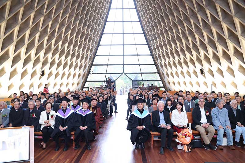 東海大學表彰長年深耕建築設計與實務領域的貢獻       授予姚仁喜名譽工學博士學位