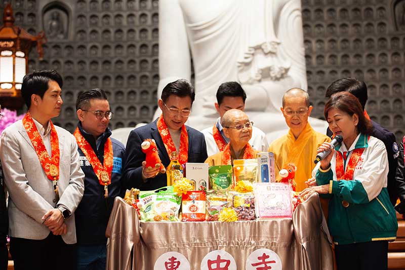 慶祝法寶節     惠中寺舉辦2026年「人間有情‧佛光有愛」陪伴弱勢家庭溫馨迎接新年